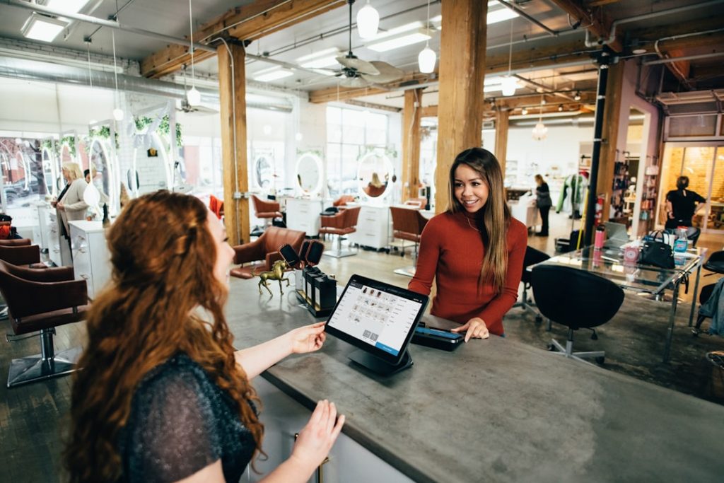 découvrez un service client exceptionnel, prêt à répondre à toutes vos questions et à résoudre vos problèmes rapidement. notre équipe dédiée est là pour vous offrir une expérience client inégalée et garantir votre satisfaction.