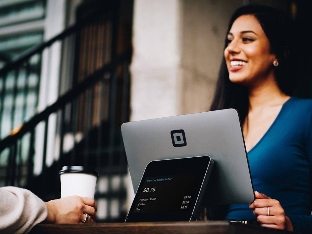 découvrez notre service client dédié qui s'engage à vous fournir des réponses rapides et des solutions efficaces à toutes vos questions. votre satisfaction est notre priorité.