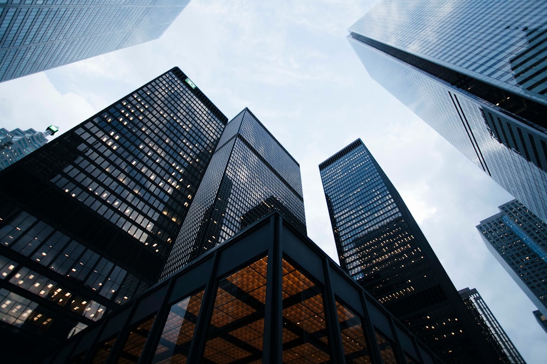 découvrez les meilleures options d'assurance pour entreprises afin de protéger votre activité contre les imprévus. obtenez des conseils sur les garanties essentielles et trouvez la couverture adaptée à vos besoins.