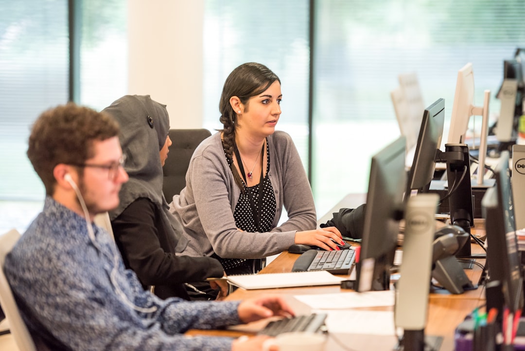 découvrez notre service client dédié qui met tout en œuvre pour répondre à vos besoins. contactez-nous pour une assistance rapide et efficace, que ce soit par téléphone, email ou chat. votre satisfaction est notre priorité.