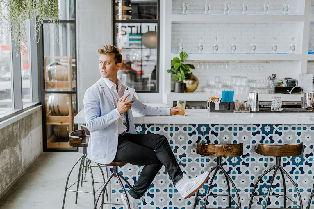 découvrez l'importance de l'assurance professionnelle obligatoire pour protéger votre activité. informez-vous sur les types de couvertures nécessaires, les exigences légales et comment choisir la meilleure assurance pour vous.