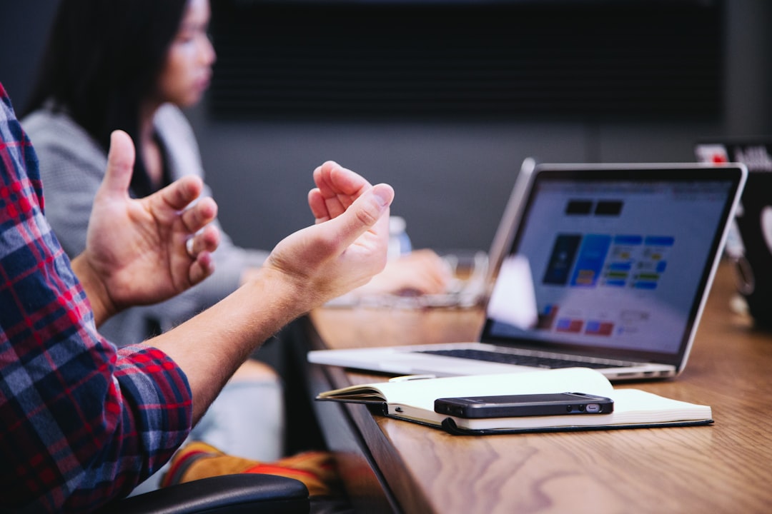découvrez nos solutions d'assurance professionnelles adaptées à vos besoins. couvrons ensemble votre entreprise avec des polices sur mesure qui garantissent sérénité et protection contre les imprévus.