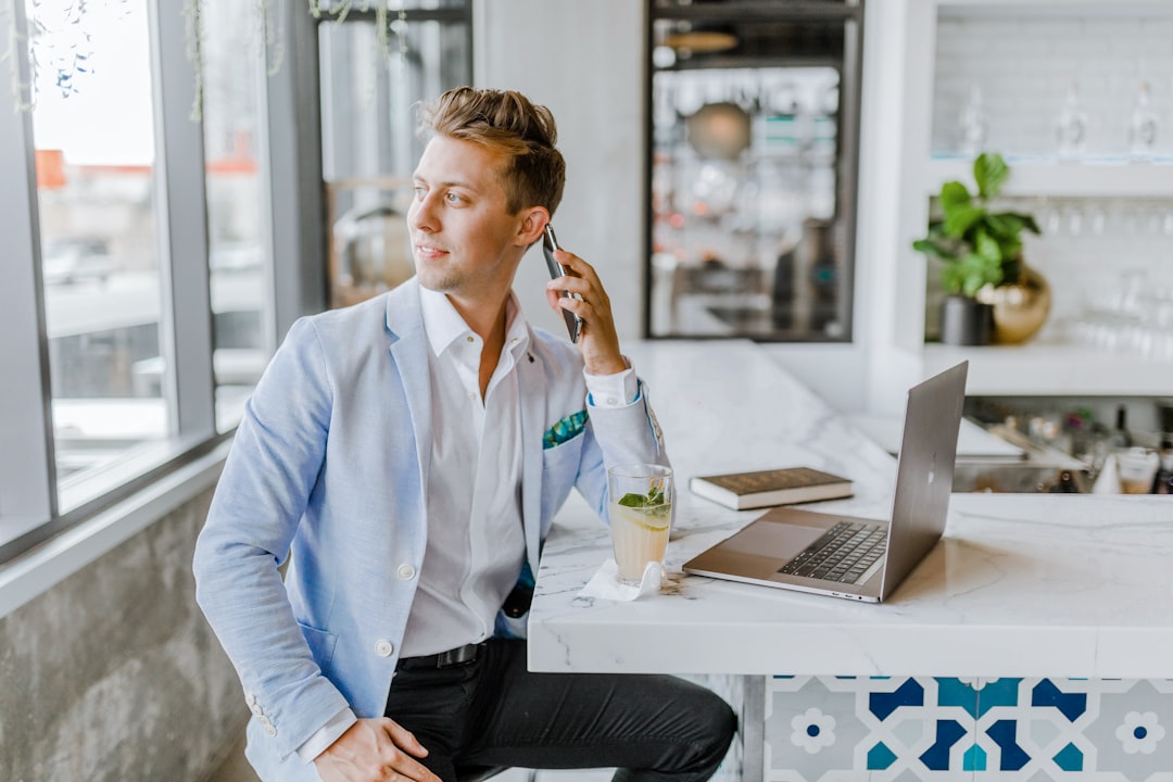 découvrez l'assurance responsabilité professionnelle, une protection essentielle pour les entrepreneurs et les travailleurs indépendants. protégez-vous contre les réclamations et assurez la pérennité de votre activité grâce à une couverture adaptée à vos besoins.
