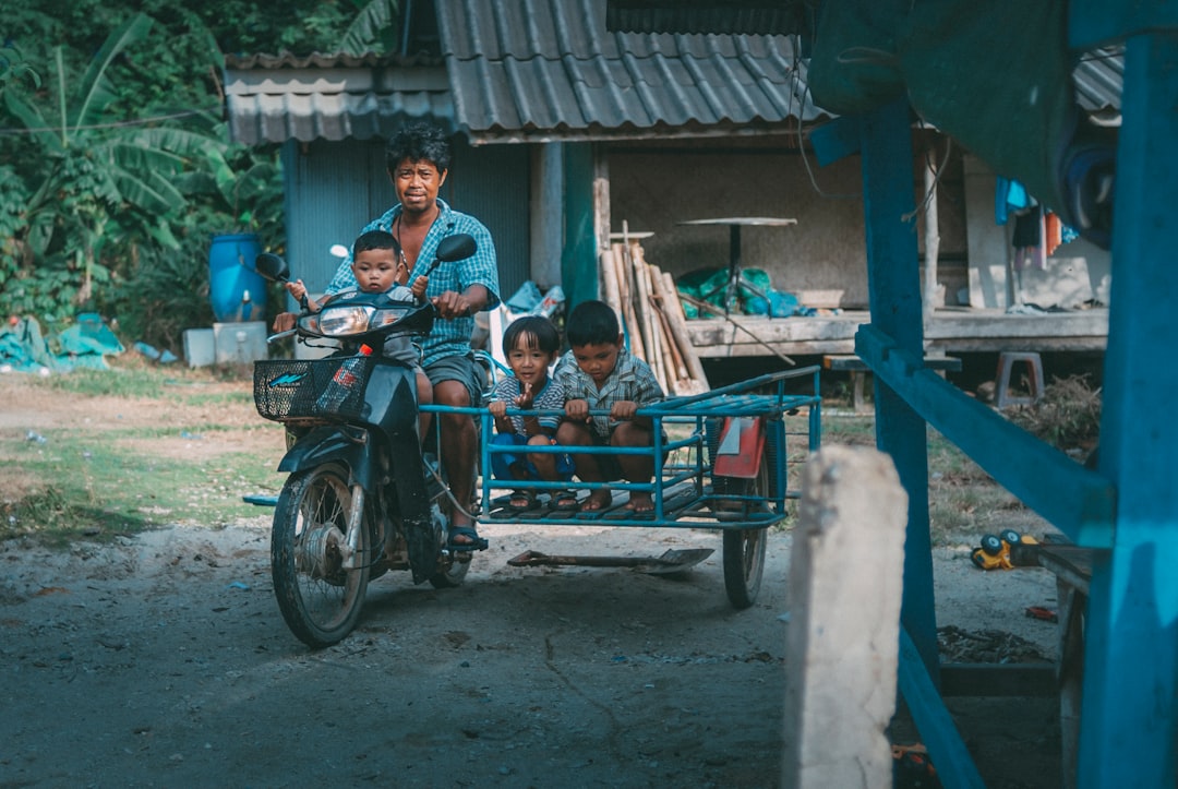 découvrez les meilleures offres d'assurance scooter avec notre comparateur. économisez en quelques clics et trouvez la couverture adaptée à vos besoins, le tout en profitant de conseils d'experts pour choisir la meilleure protection pour votre deux-roues.