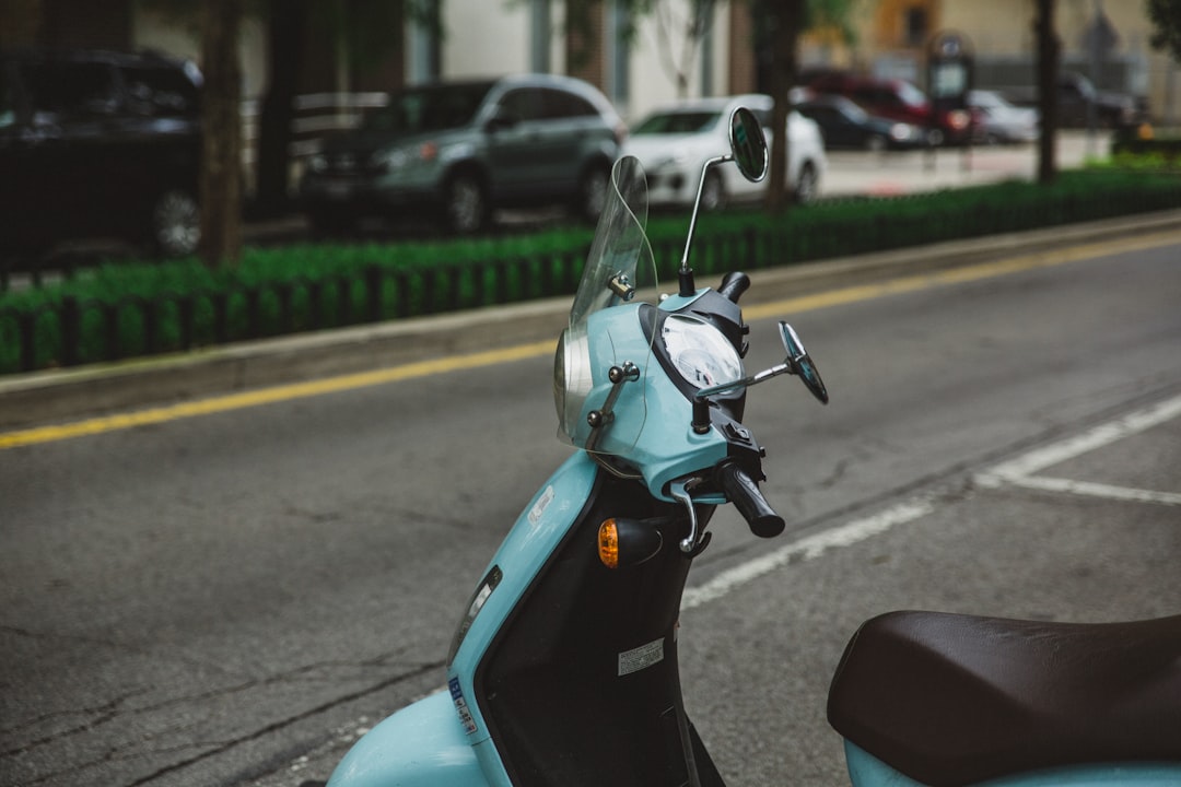 découvrez notre comparateur d'assurances pour scooters et trouvez la meilleure couverture au meilleur prix. analysez les offres, comparez les garanties et faites le bon choix pour protéger votre two-roues tout en réalisant des économies.